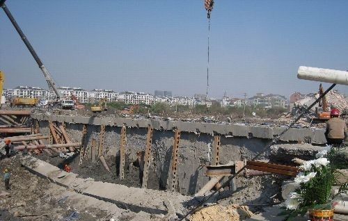 新澳门历史开奖记录查询表和施工现场坍塌致3死与施工现场坍塌事故